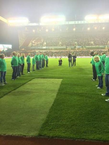I tifosi del Nottingham Forest renderanno omaggio a Brian Clough, morto dieci anni fa, indossando un pullover verde nel match di Capital One Cup di stasera contro il Tottenham. (Twitter)